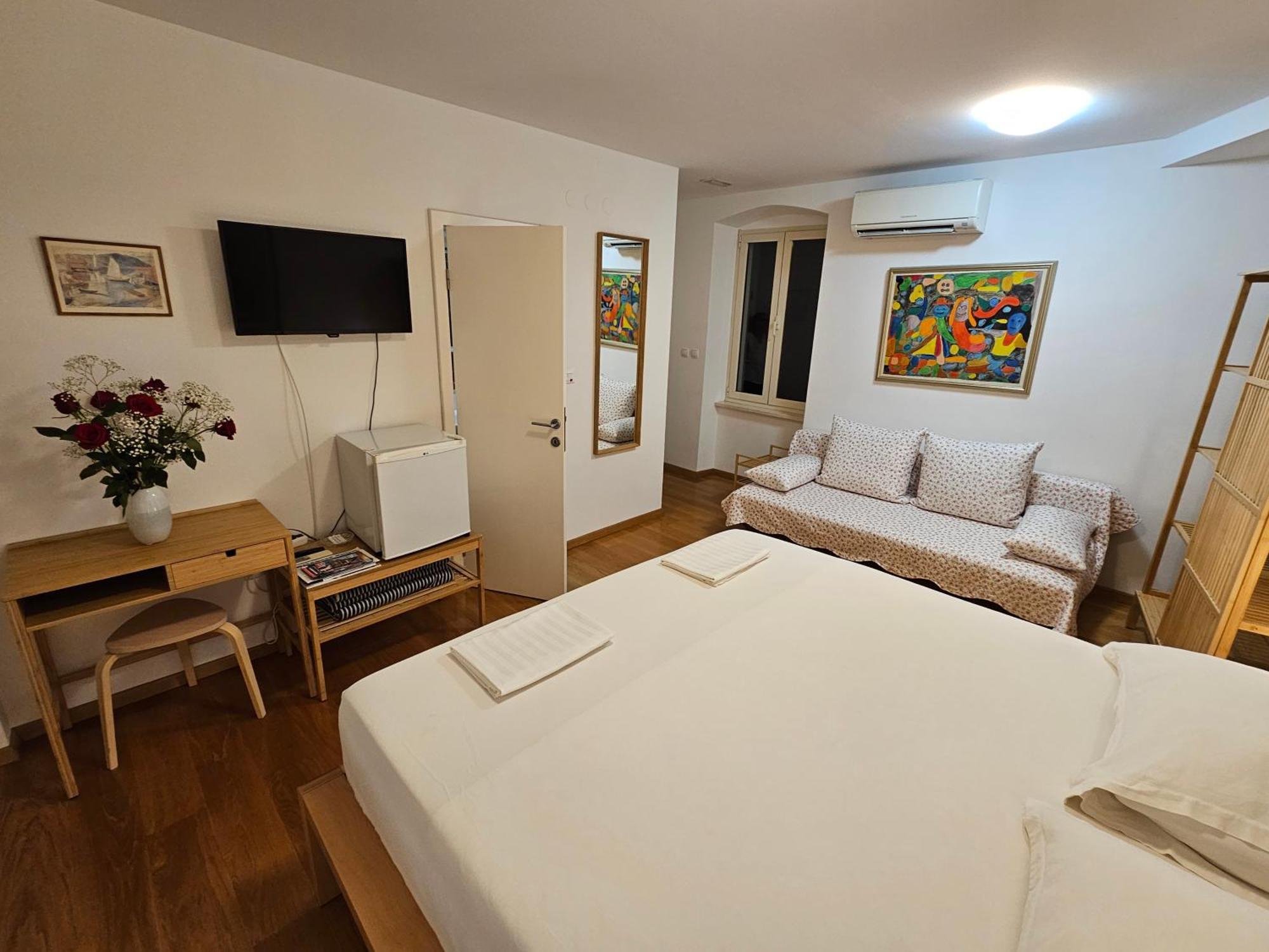 Malena Palace Experience Guest house Split